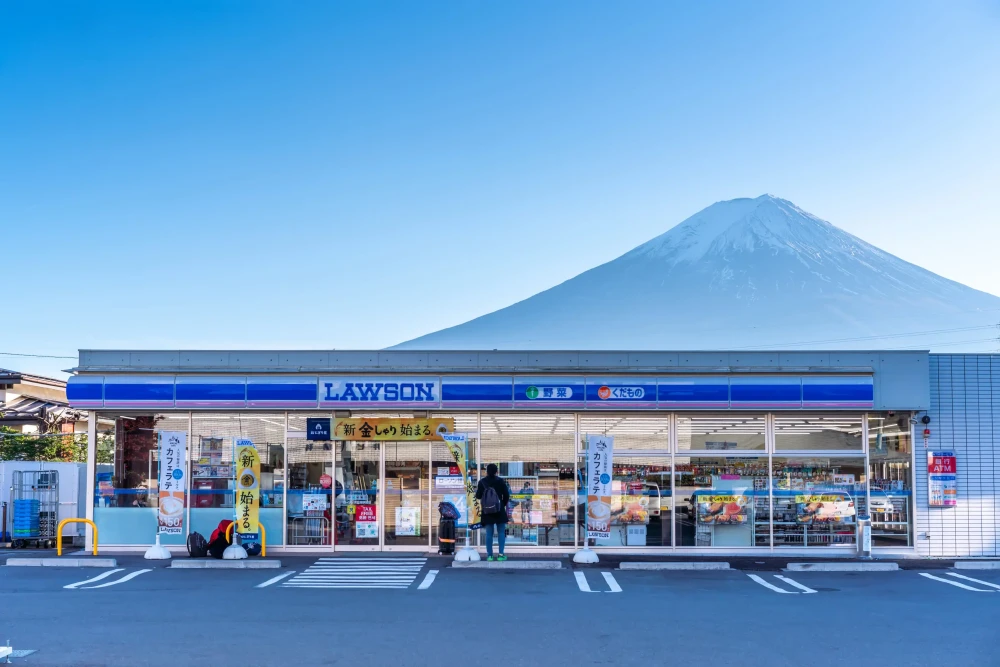 Lawson Jepang Sediakan Akomodasi Camping untuk Turis