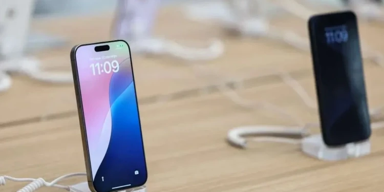 iPhone 17e Dirumorkan Tetap Gunakan Layar 60Hz dan Dynamic Island