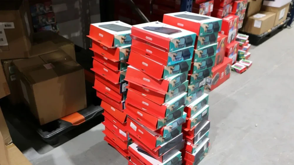 Nintendo Switch dan Pokemon GO Plus Palsu