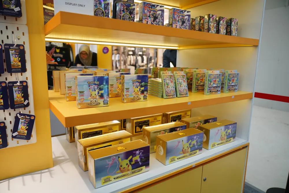 Pokémon Game Kartu Koleksi Set Futuristic Rare Lengkapi Rangkaian “30th CELEBRATION” di Indonesia