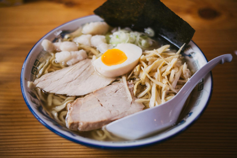 Krisis Dibalik Semangkuk Ramen: Mengapa Restoran Ramen di Jepang Kian Tertekan?